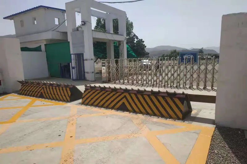 油庫(kù)翻板路障機(jī)