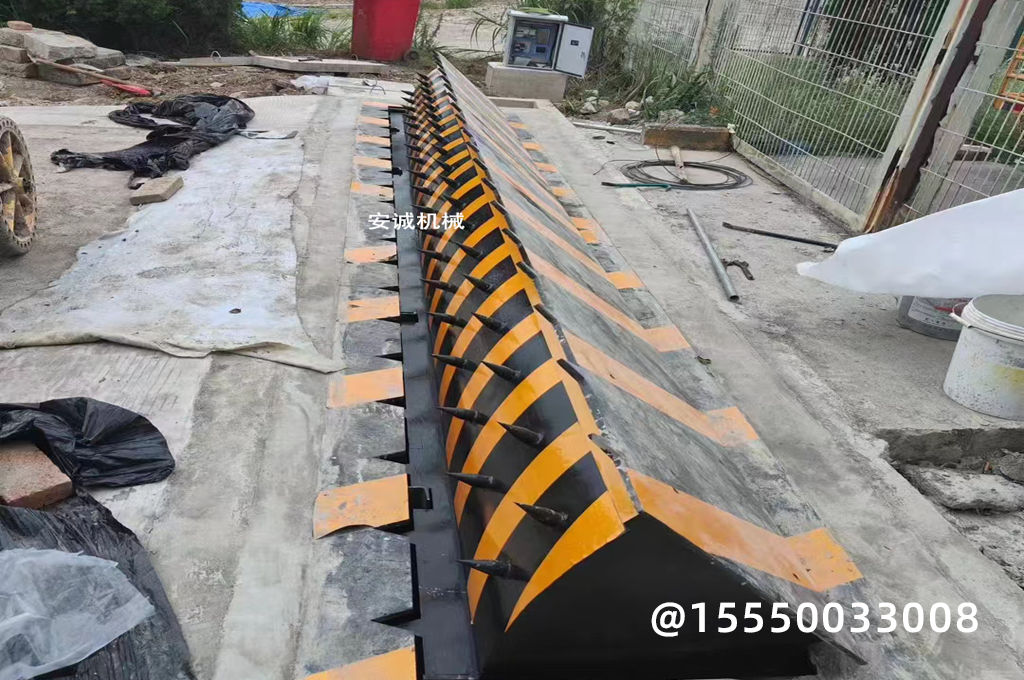 購(gòu)物中心母嬰通道路障機(jī)(圖1)